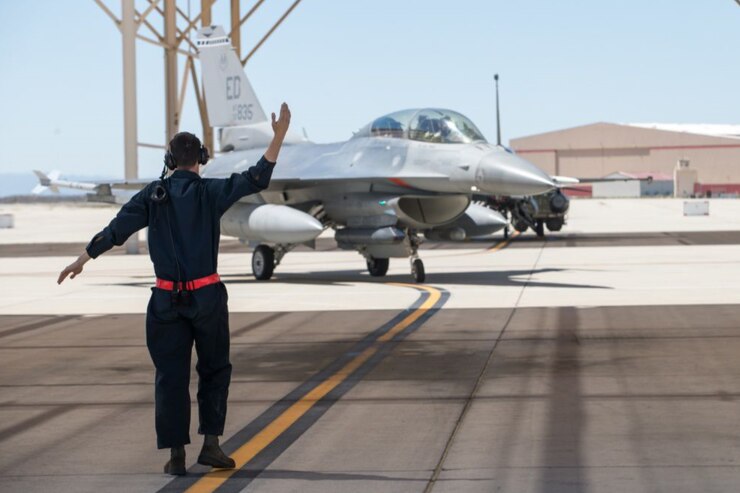 F-16 Taxi