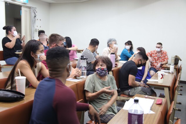 キャンプ ハンセンの英会話クラスが再開 在日米海兵隊 News