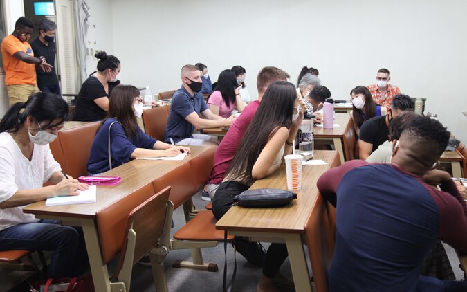 キャンプ ハンセンの英会話クラスが再開 在日米海兵隊 News