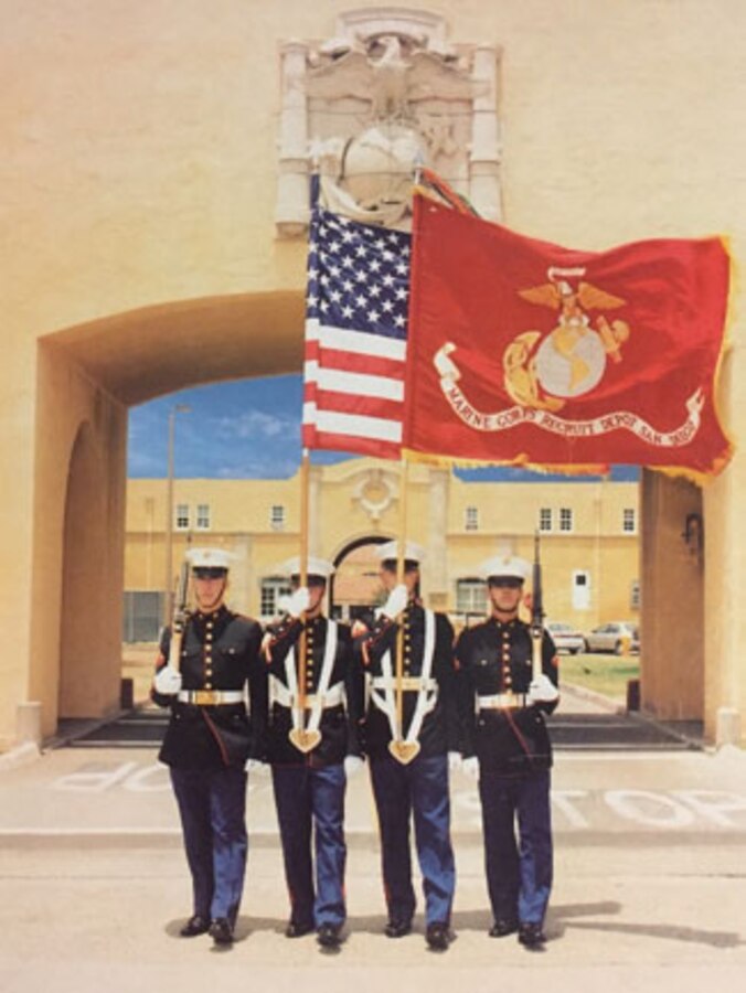 Marine-Color-Guard-with-National-Ensign-and-MCRD-San-Diego-Organization-Color