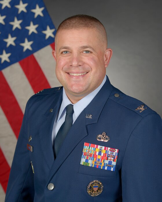 Col. Launey's official photo