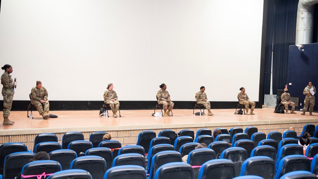 Military Women Leading the Way: Senior leaders mentor through open forum