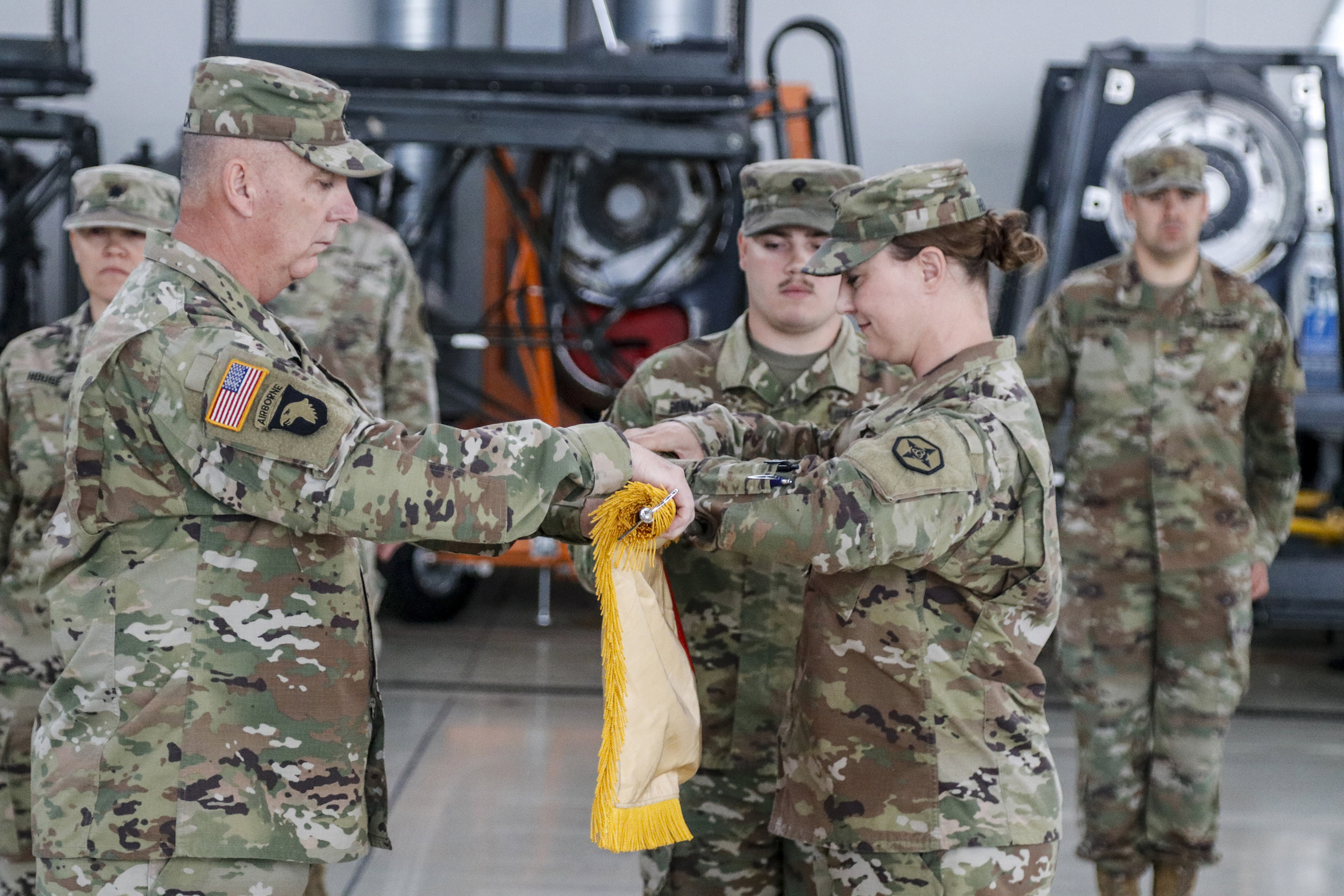 652nd Regional Support Group Transfers Authority to 297th RSG > U.S