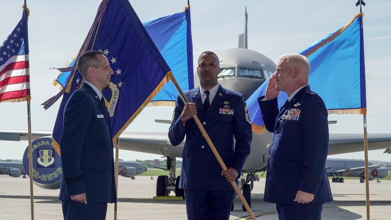 Col. Magnusson assumes command of the 914th ARW