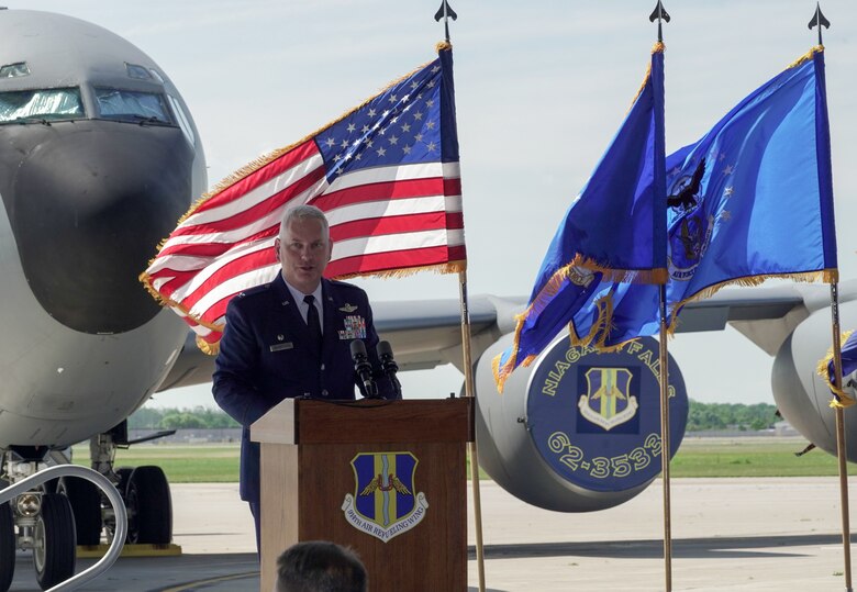 Col. Magnusson assumes command of the 914th ARW