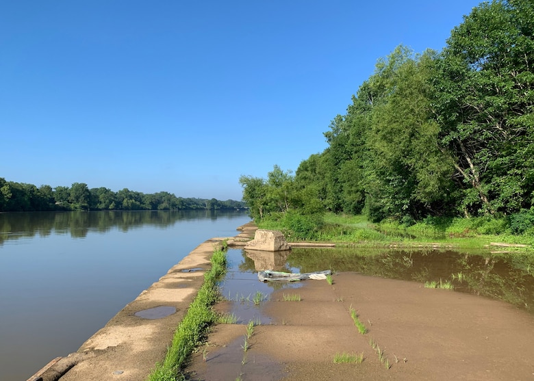 US Army Capt. Luke C. Dressman assigned to the U.S. Army Corps of Engineers Nashville District, sets up an easel next to the Cumberland River in preparation for a military leadership training course at Lock C in Indian Mound Tenn.  (USACE Photo by Daniel Barrios)