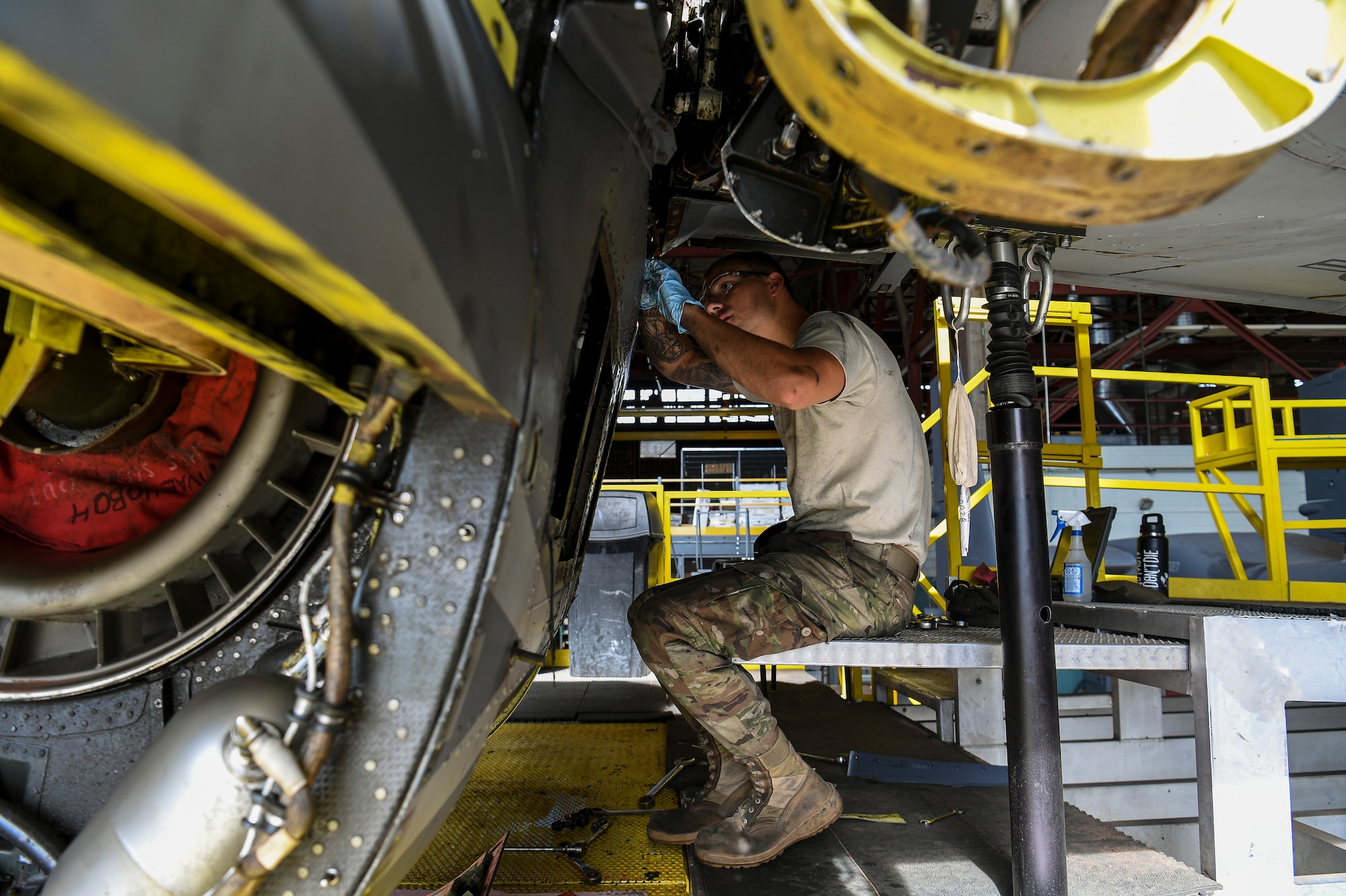 Maintainer works on a CV-22