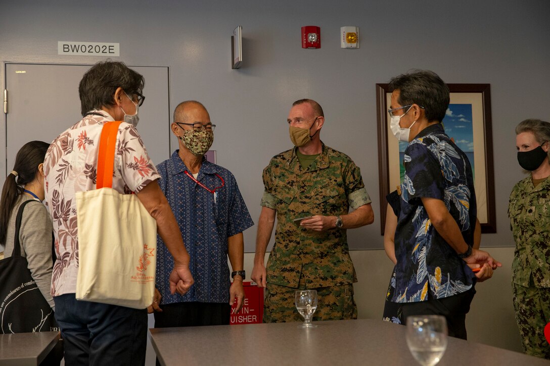沖縄県は７月１５日、米海兵隊基地キャンプ・フォスターにある米海軍病院で、米海兵隊太平洋基地の上層部や米軍保健機関と新型コロナウイルス感染症について協議する会合を開きました。