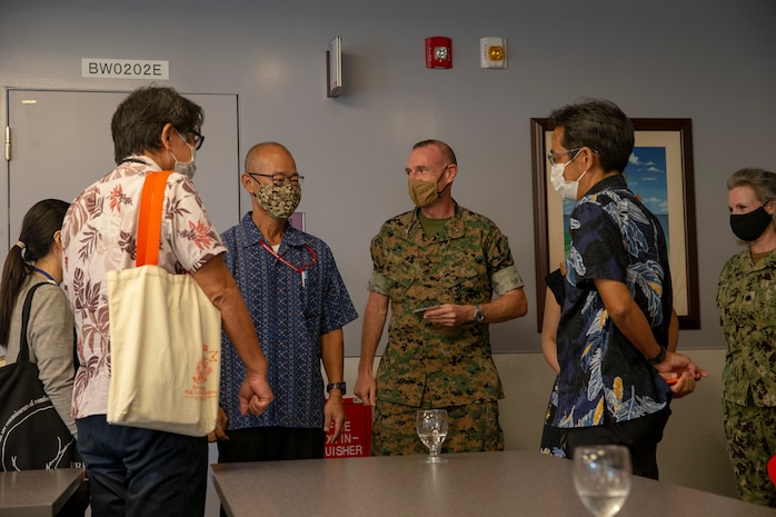 沖縄県は７月１５日、米海兵隊基地キャンプ・フォスターにある米海軍病院で、米海兵隊太平洋基地の上層部や米軍保健機関と新型コロナウイルス感染症について協議する会合を開きました。