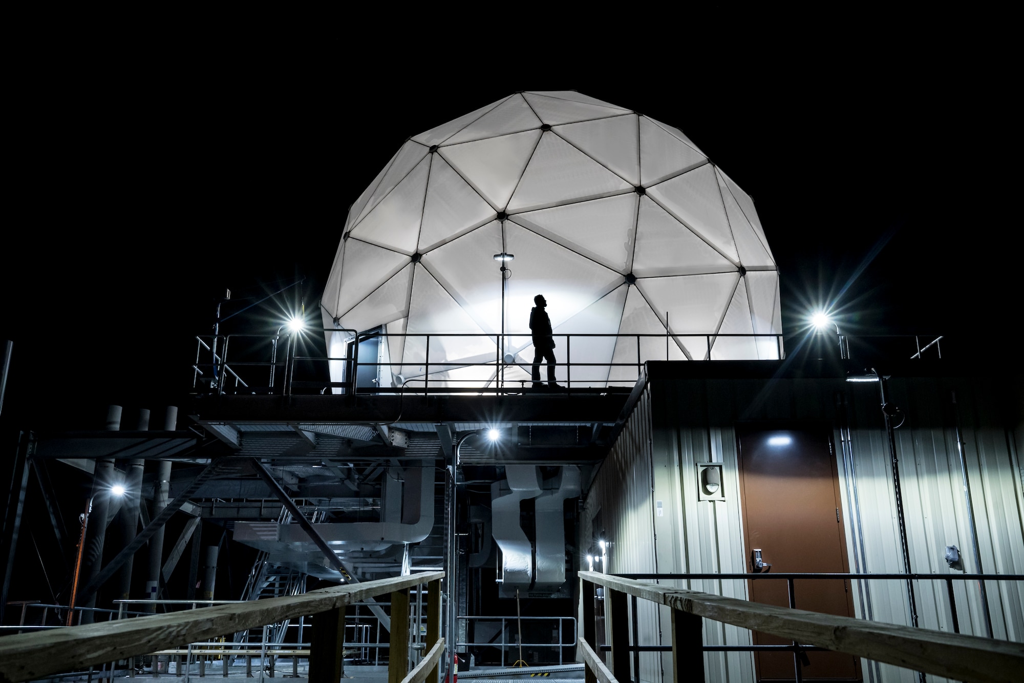 The U.S. Space Force’s SMC and U.K. MoD teams used the Multi-Band Test Terminal, shown here, for the PTW demo on Monday, July 13, 2020. (Photo credit: MIT Lincoln Labs)