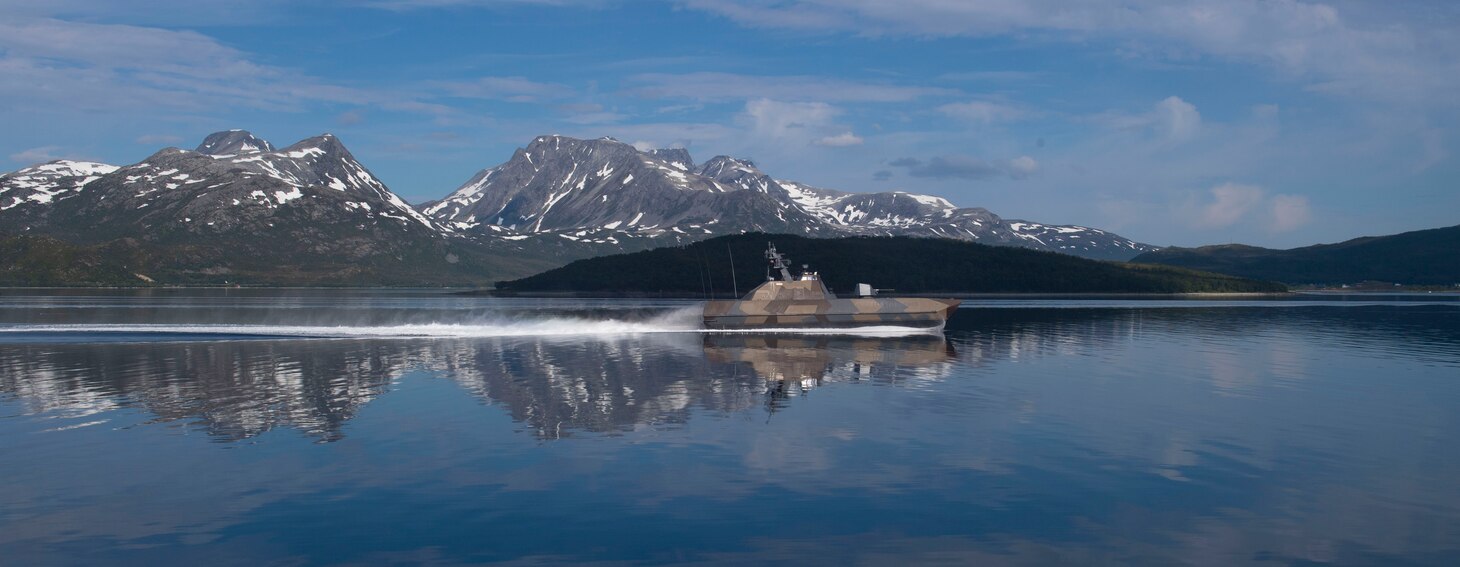 USS Roosevelt (DDG 80); Norway; Skjold-class missle patrol boat HNoMS Gnist (P965)