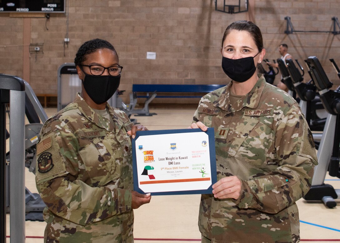 Airman receives certificate