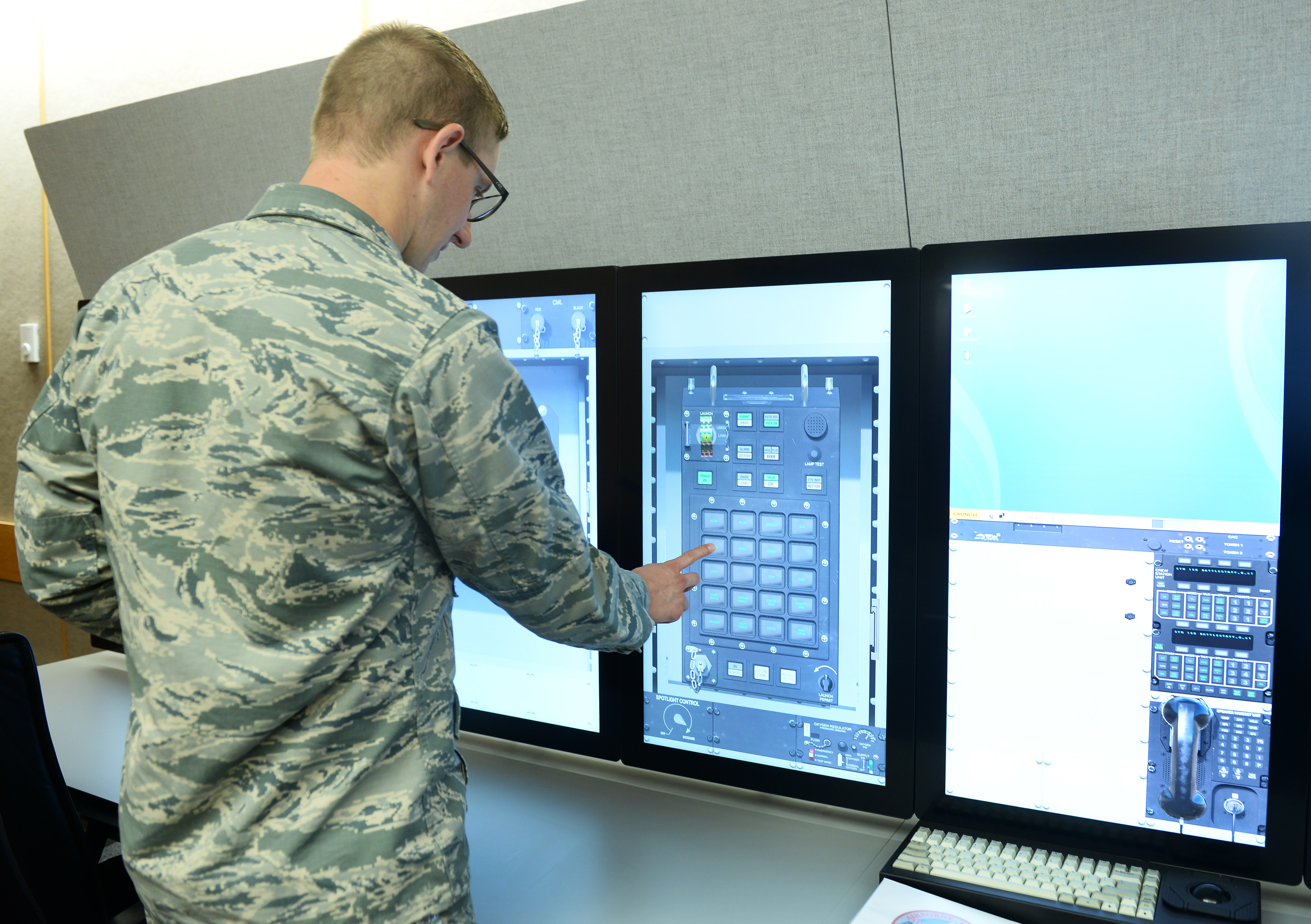 625th STOS installs new virtual trainer >U.S. Strategic Command >News Article View