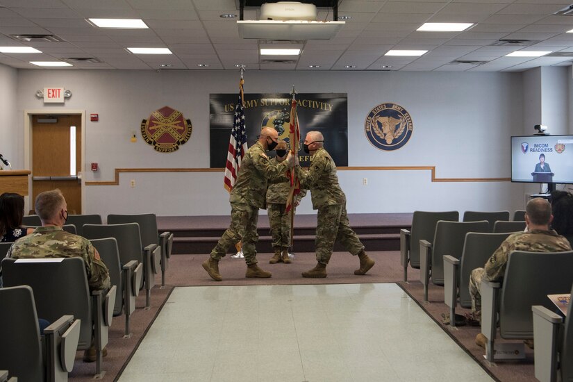 Photo of soldiers relinquishing command.