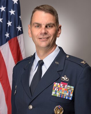 Official Photo of Col. Robert C. Bearden