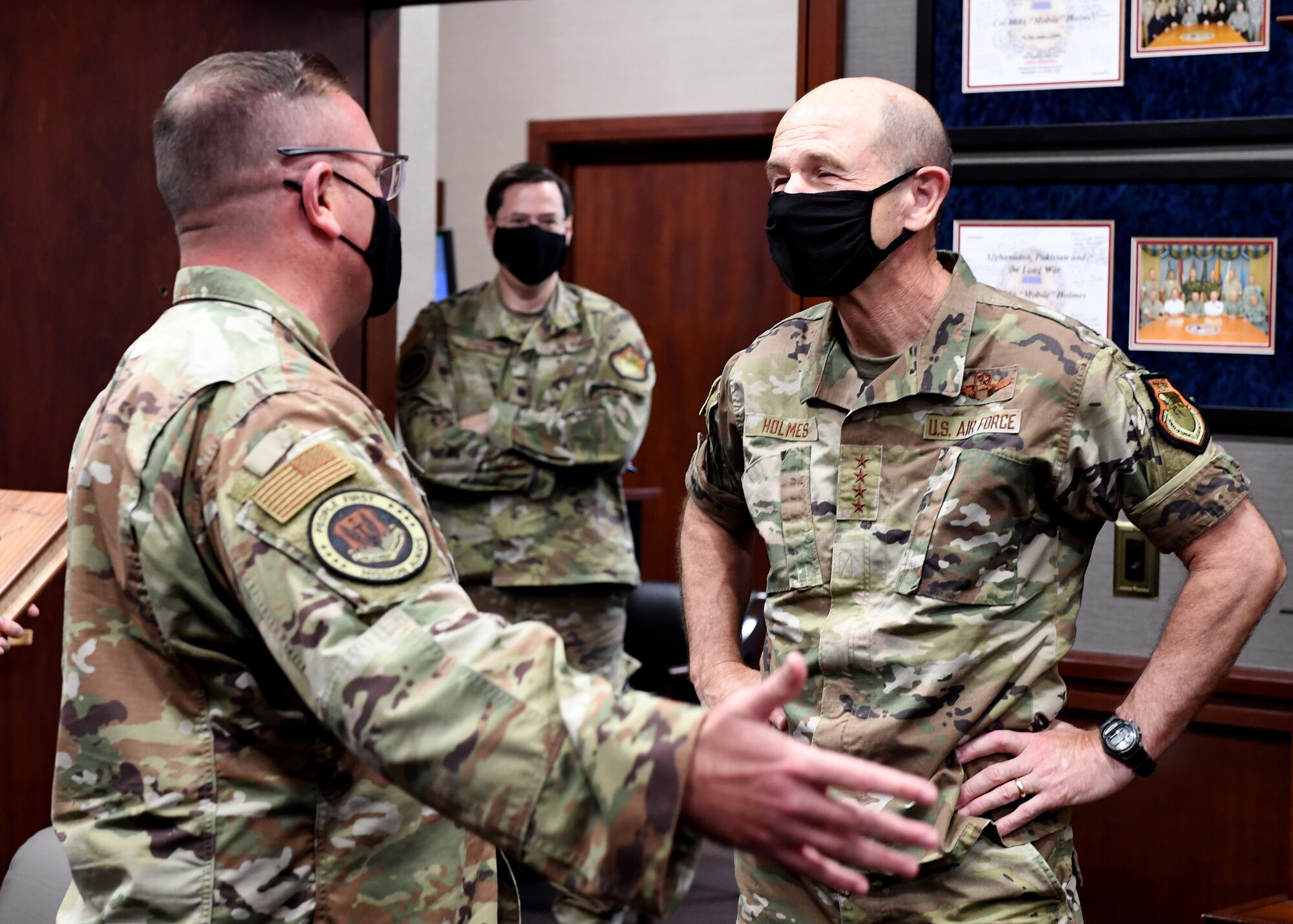 Chief Wade talks with General Holmes about the Order of the Sword