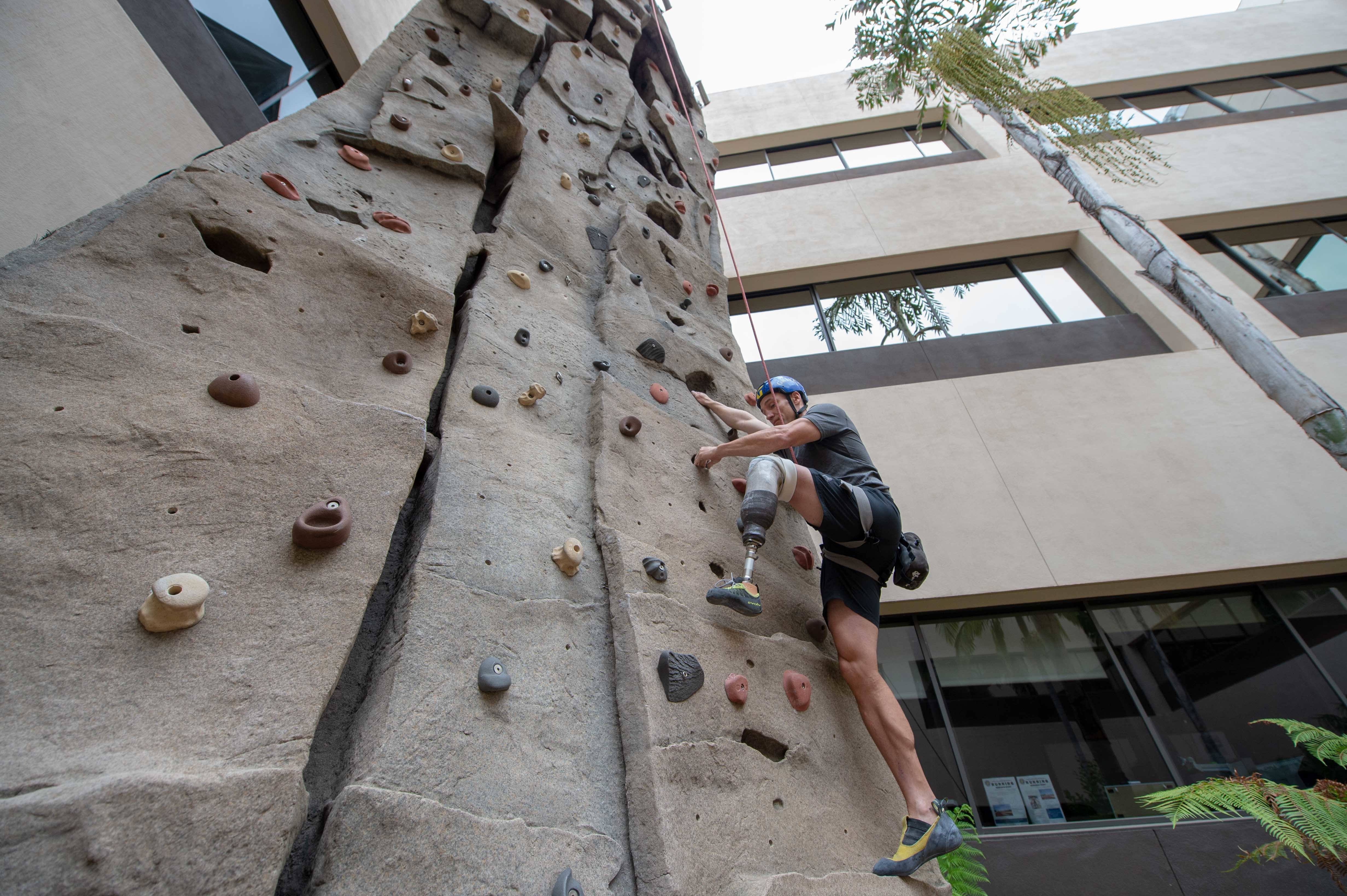Senior Chief Navy Diver Ryan Steinkamp, assigned to Naval Construction Battalion Center Port Hueneme, Calif., rock climbs in Naval Medical Center San Diego’s (NMCSD) physical therapy department.