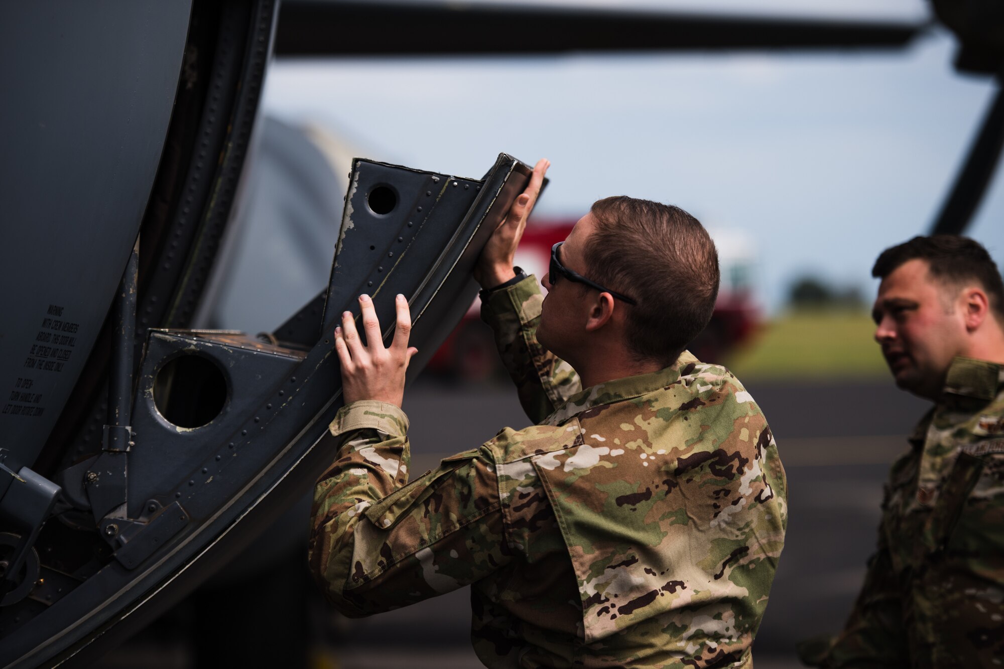 Photo of Airman closing aircraft door