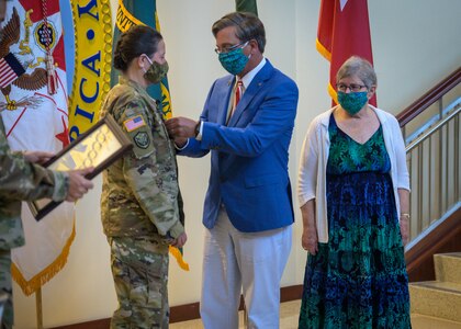 Daniels assumes command of U.S. Army Reserve