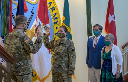 Daniels assumes command of U.S. Army Reserve