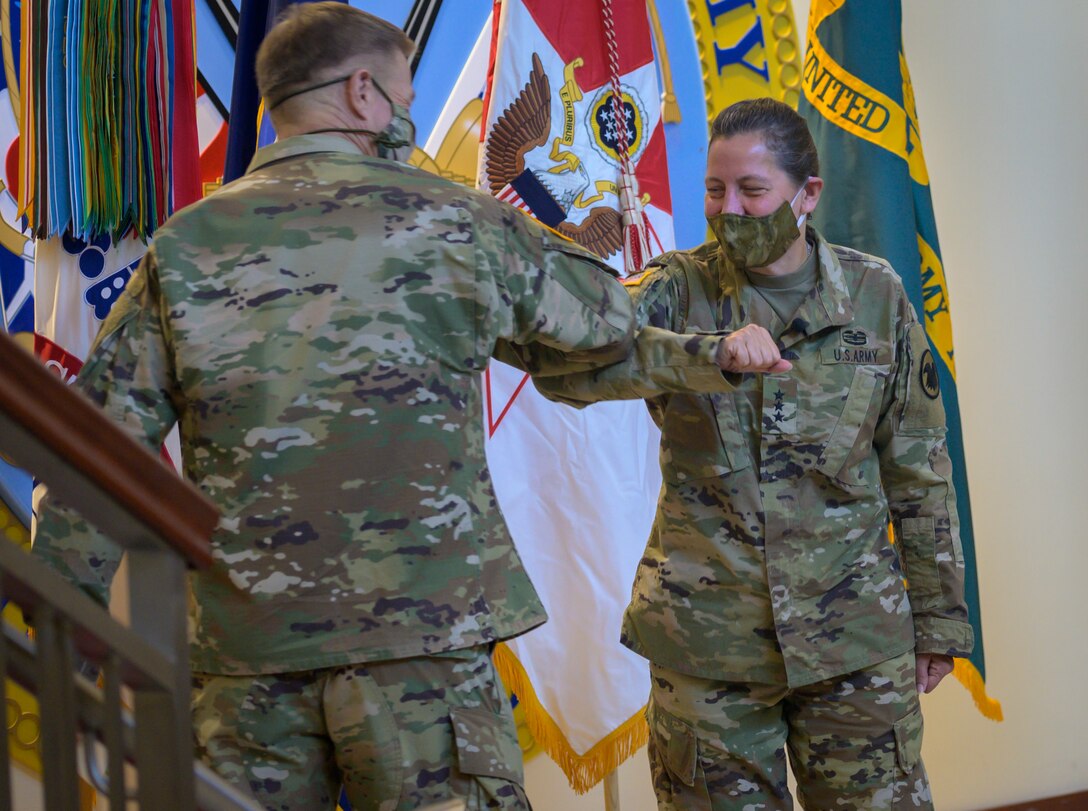 Daniels assumes command of U.S. Army Reserve