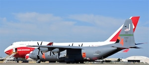 The Cal Guard’s 146th Airlift Wing C-130 aircraft equipped with Modular Airborne Firefighting Systems (MAFFS) sits ready to deploy next to a 747 Global Supertanker between wildfire fighting missions at McClellan Air Park in Sacramento, CA, July 28, 2020. The 146th Airlift Wing deployed two C-130 aircraft with MAFFS in support of wildfires in northern California in partnership with CAL FIRE and federal agencies. (U.S. Army National Guard photo by Staff Sgt. Amanda H. Johnson)