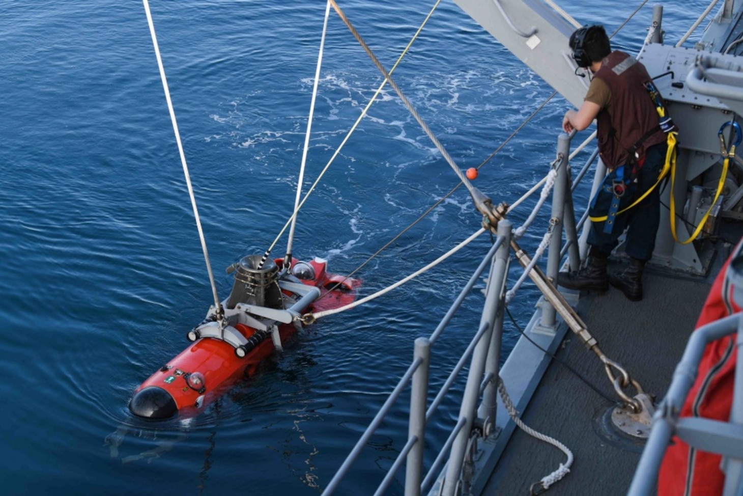 MUTSU BAY (July 20, 2020) – Mineman 3rd Class Jacob Scott from San Antonio, Texas, operates the vehicle handling system (VHS) to lower the mine neutralization vehicle (MNV) into the water to acquire a visual identification of a mine-like object aboard mine countermeasures ship USS Pioneer (MCM 9) during Mine Warfare Exercise (MIWEX) 2JA 2020. MIWEX 2JA is an annual bilateral exercise held between the U.S. Navy and Japan Maritime Self Defense Force (JMSDF) to strengthen interoperability and increase proficiencies in mine countermeasure operations.