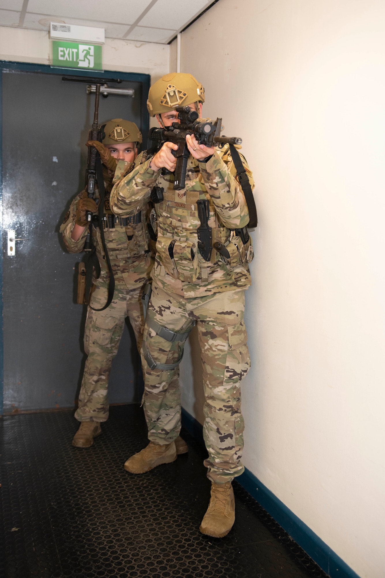 U.S. Air Force Senior Airman Josten Lacey, left, and Staff Sgt. Derek Ricks, right, 423rd Security Forces Squadron (SFS) patrolmen, clear a building during a simulated active shooter training at RAF Molesworth, England, July 28, 2020. 423rd SFS defenders conduct regular training and exercises to ensure mission readiness. (U.S. Air Force photo by Airman 1st Class Jennifer Zima)