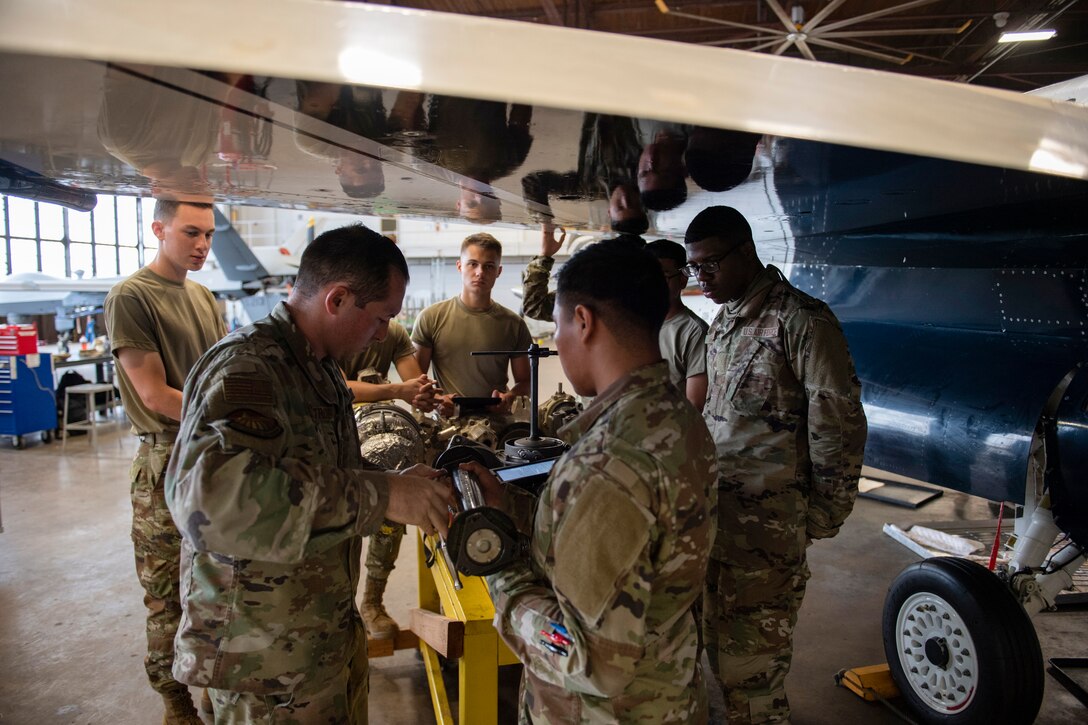Instructor demonstrates removal, installation of F-16 power take off shaft