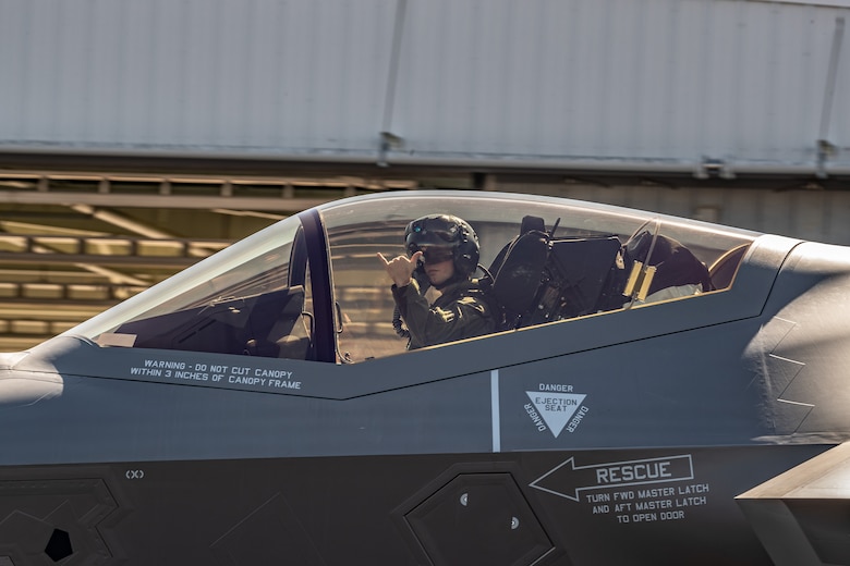 New F 35 Flagship Welcomed By Youngest Pilot Crew Chiefs Eielson Air Force Base Article Display