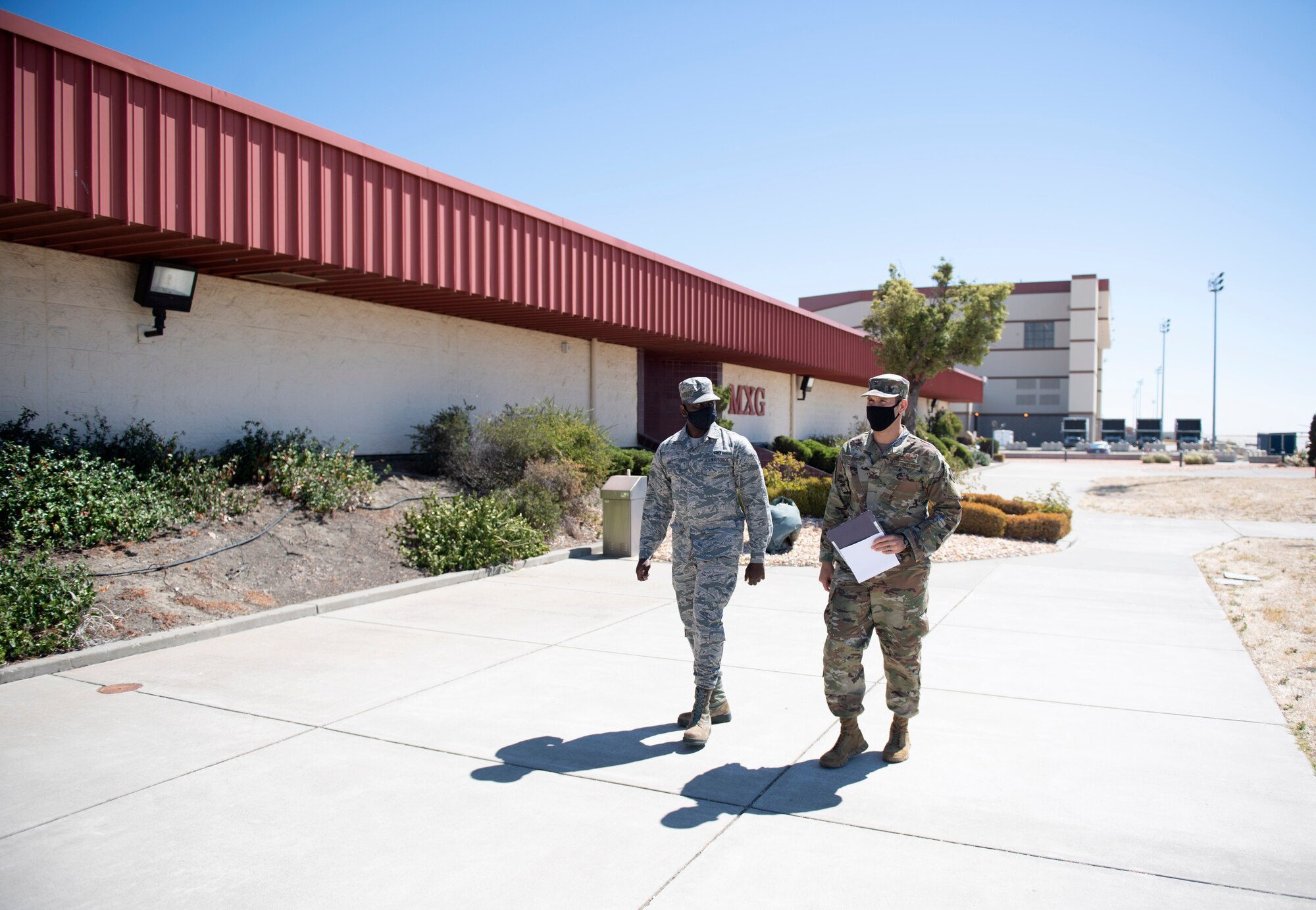 photos of wing leadership visiting Command Post.