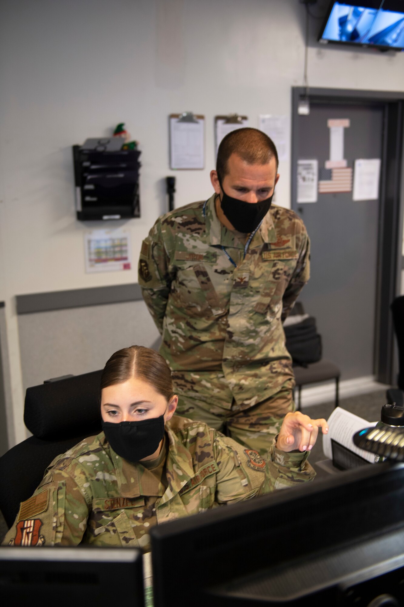photos of wing leadership visiting Command Post.