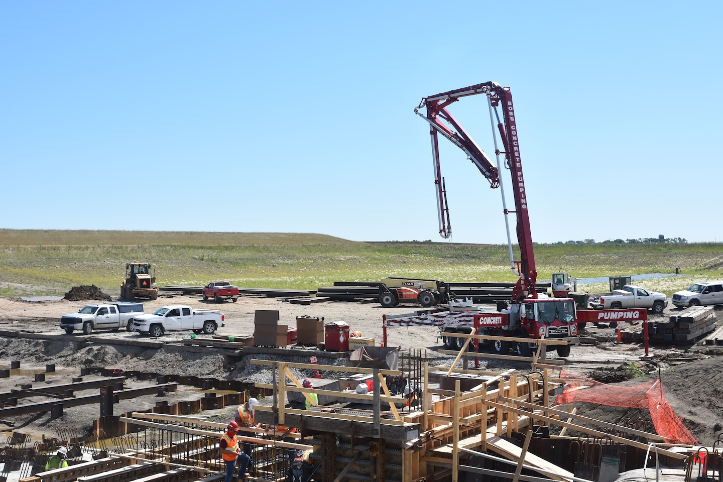 Construction reaches new heights on Red River of the North project