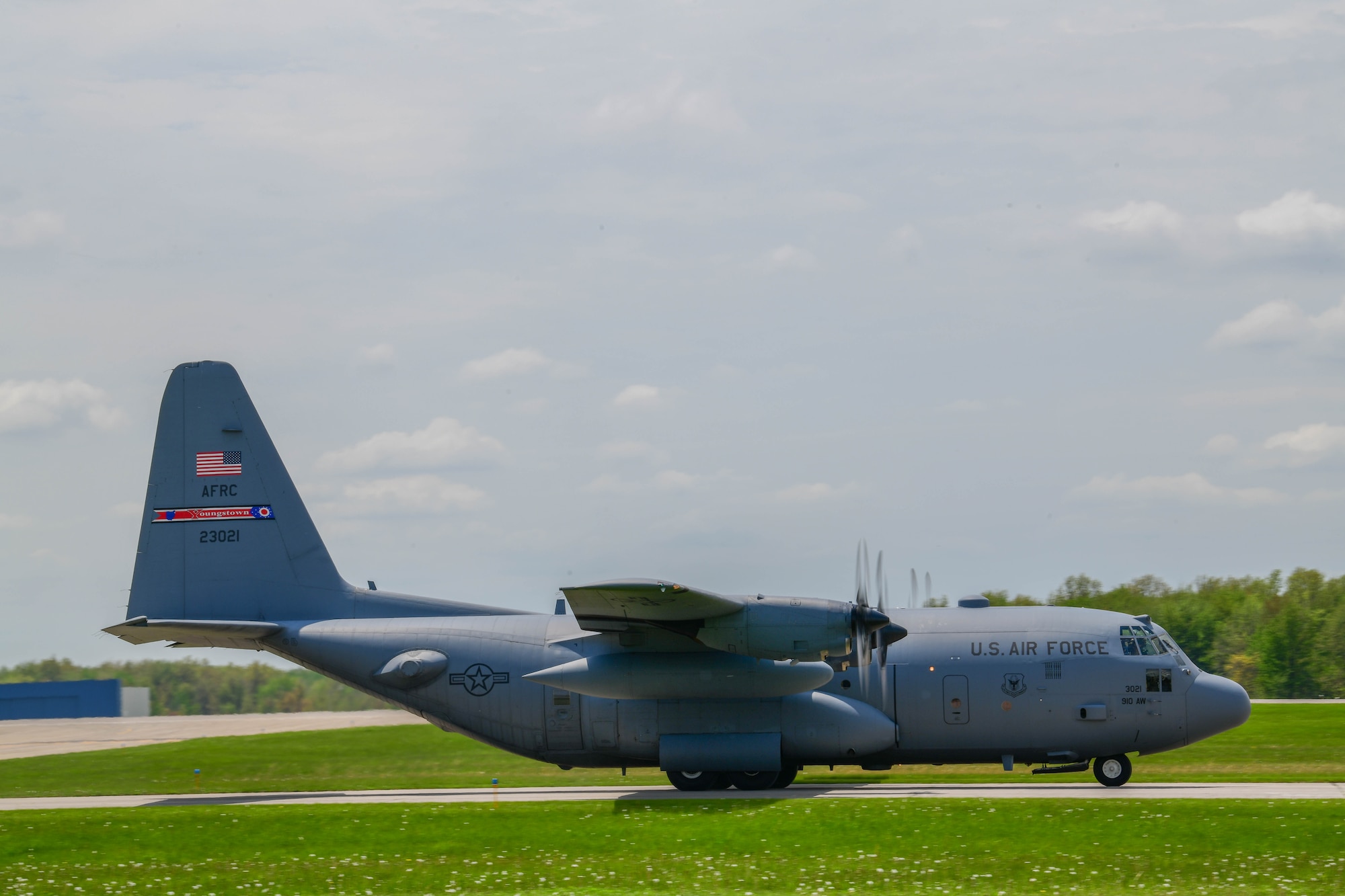 Col. John Boccieri took his final flight with the unit before transitioning to the 911th Airlift Wing at Pittsburgh Air Reserve Station.