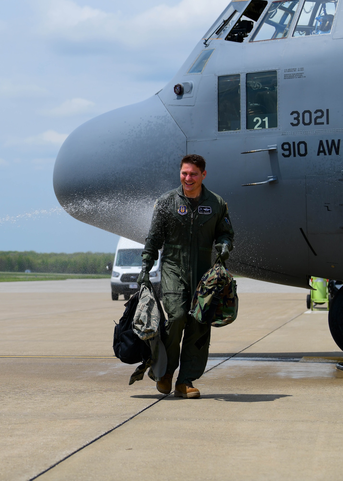 Col. John Boccieri took his final flight with the unit before transitioning to the 911th Airlift Wing at Pittsburgh Air Reserve Station.
