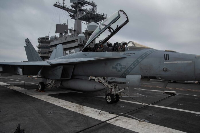 7th Fleet Commander Visits USS Ronald Reagan