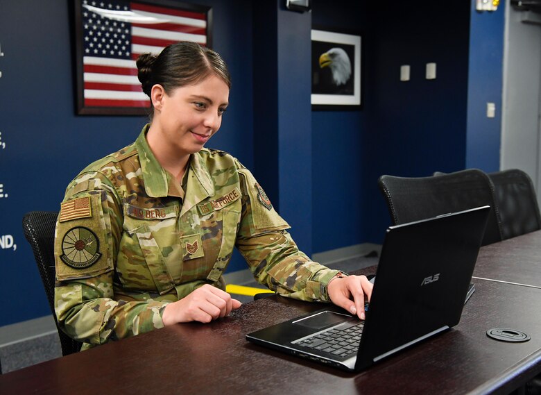 Tech. Sgt. Brianna Walberg, 436th Force Support
Squadron Airman Leadership School instructor,
discusses online with students from ALS Class 20E
May 29, 2020, at Dover Air Force Base, Delaware.
ALS Class 20E is online only due to COVID-19
restrictions, per guidance from Air University’s
Barnes Center for Enlisted Education. (U.S. Air
Force photo by Senior Airman Christopher Quail)