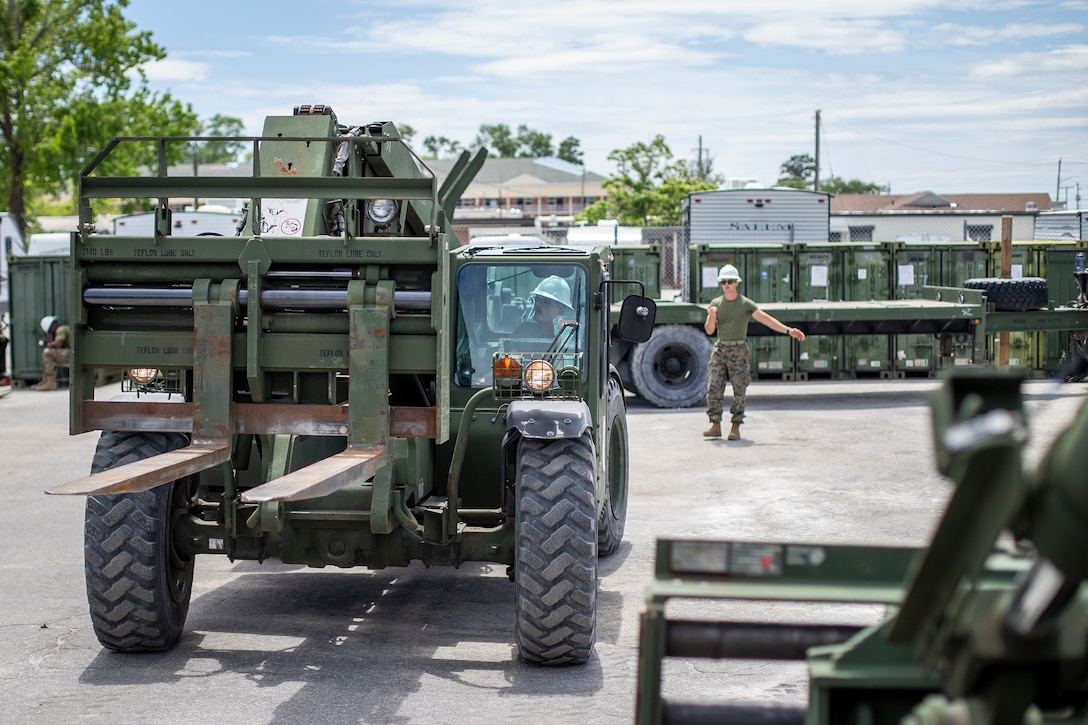 Task force Marines deploying to Latin America conduct small boat training