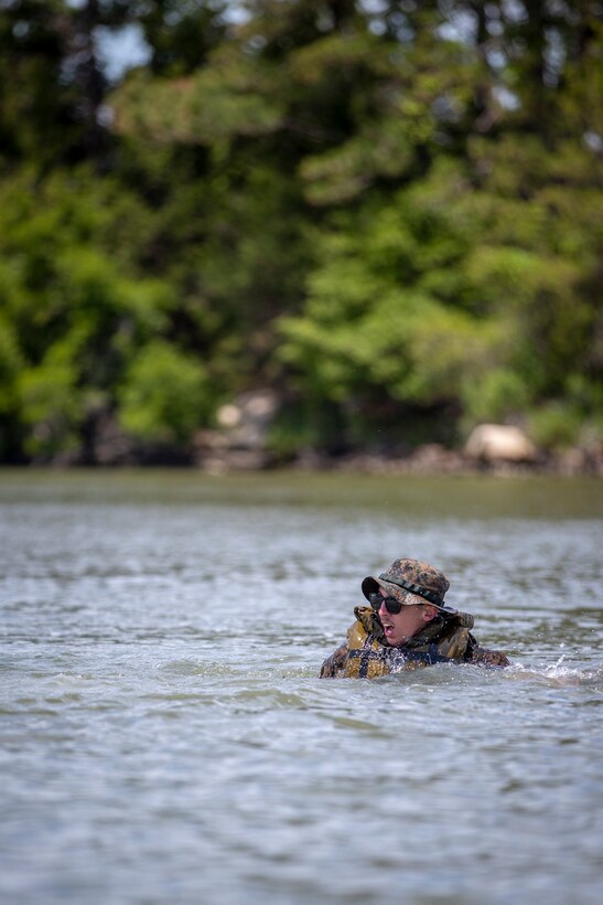 Task force Marines deploying to Latin America conduct small boat training