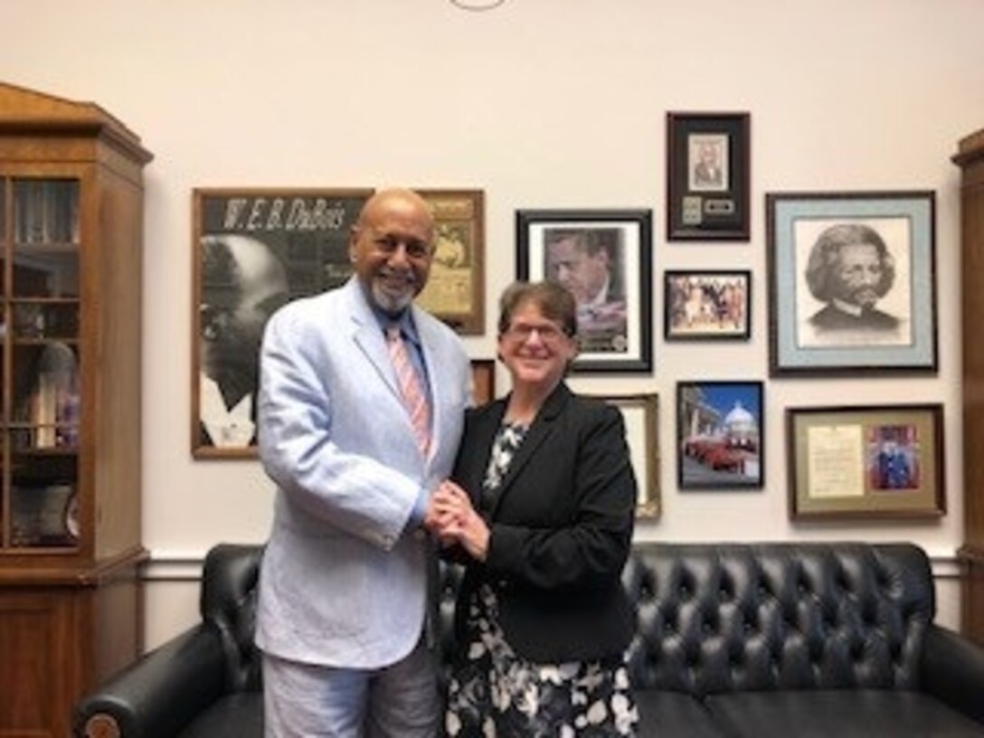 Congressman Hasting shakes hands with DCAA auditor Jacque Hlavin in the senator's office