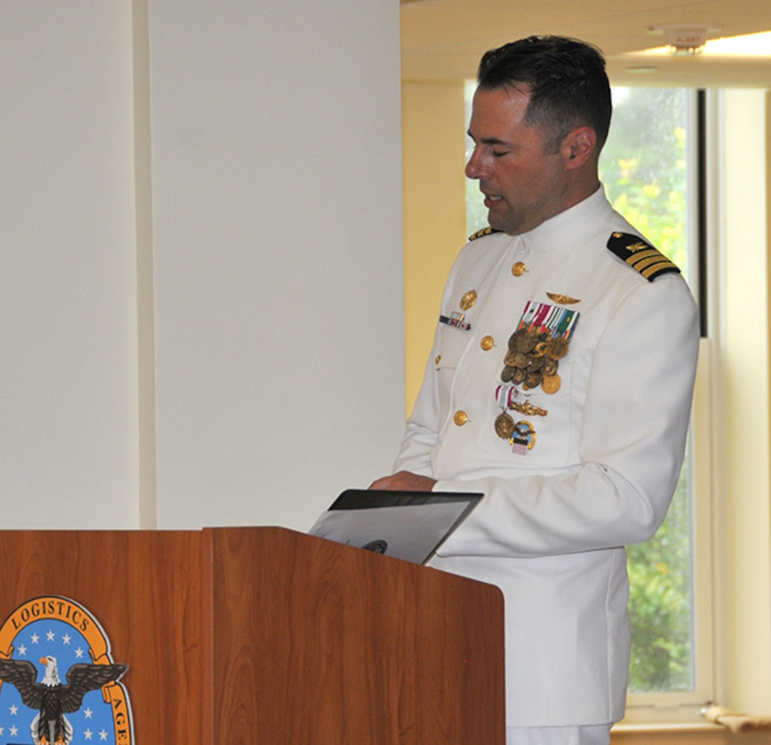 Cmdr. Klemm speaks to his team at his retirement ceremony
