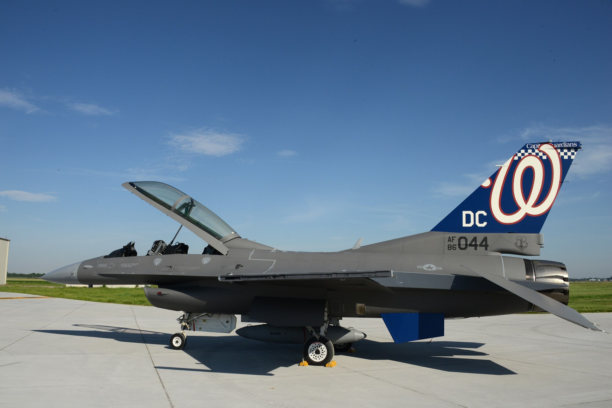 DC ANG F-16 with Washington Nationals tail flash
