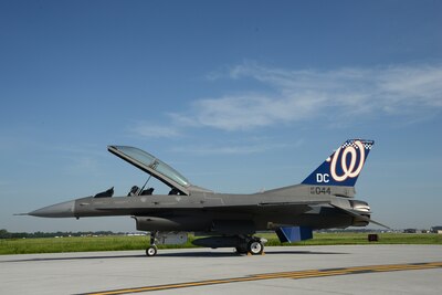 D C Jet Painted With Mlb S Nats Logo At Iowa Paint Facility Washington Headquarters Services News Display