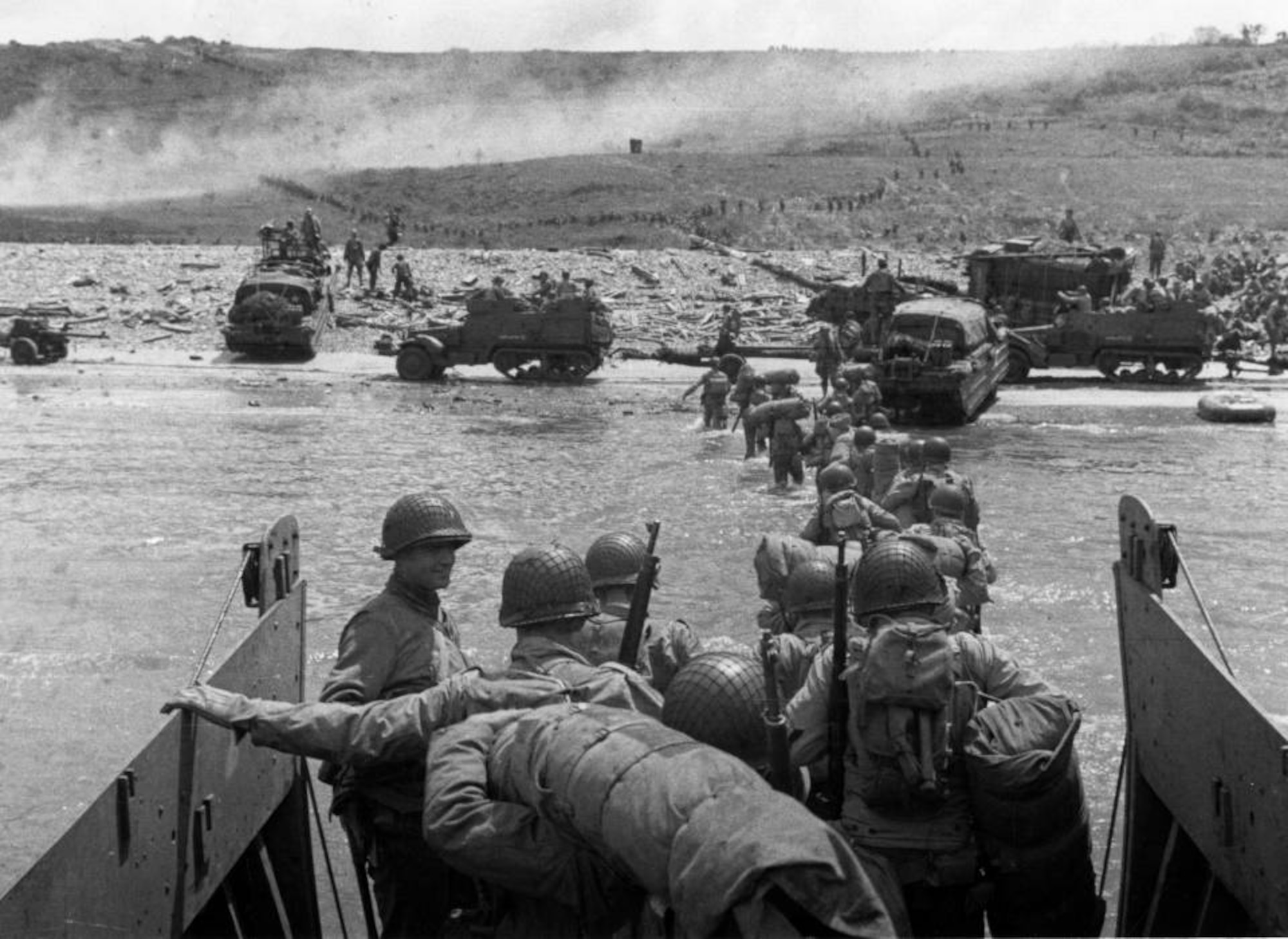 British troops come ashore at Jig Green sector, Gold Beach