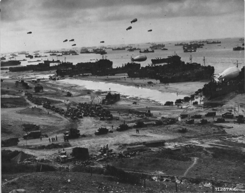 British troops come ashore at Jig Green sector, Gold Beach