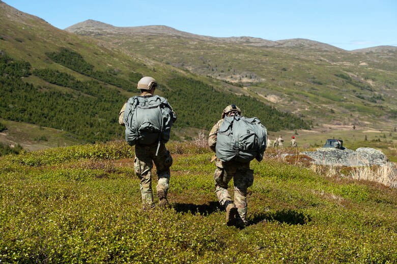 Battlefield Airmen, Army aviators and pathfinders conduct airborne training at JBER