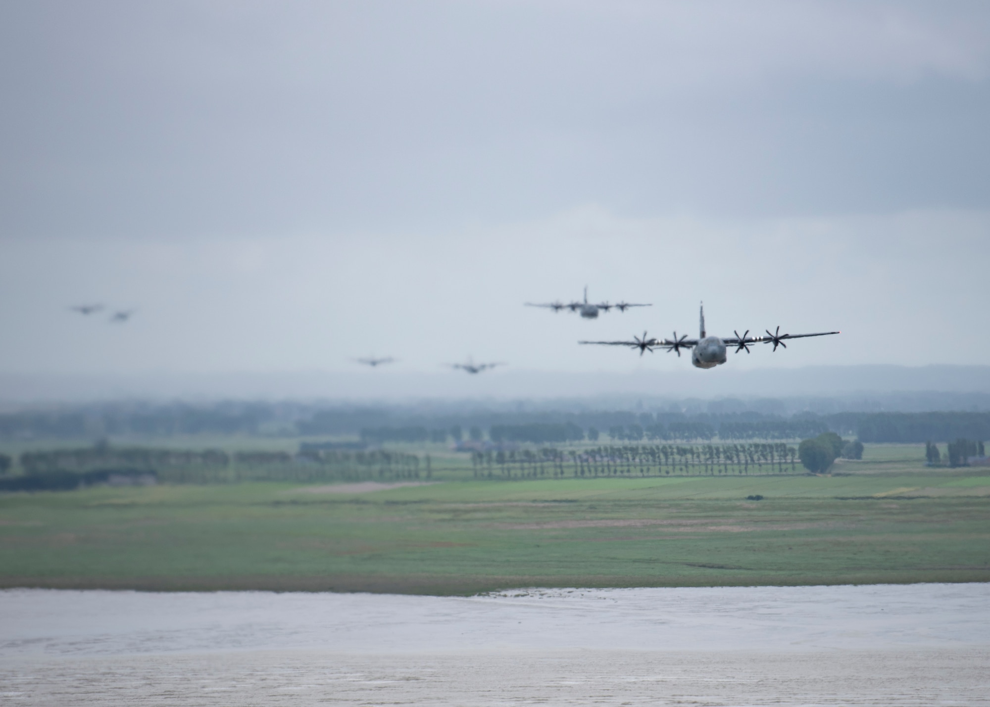 A photo of aircraft flying