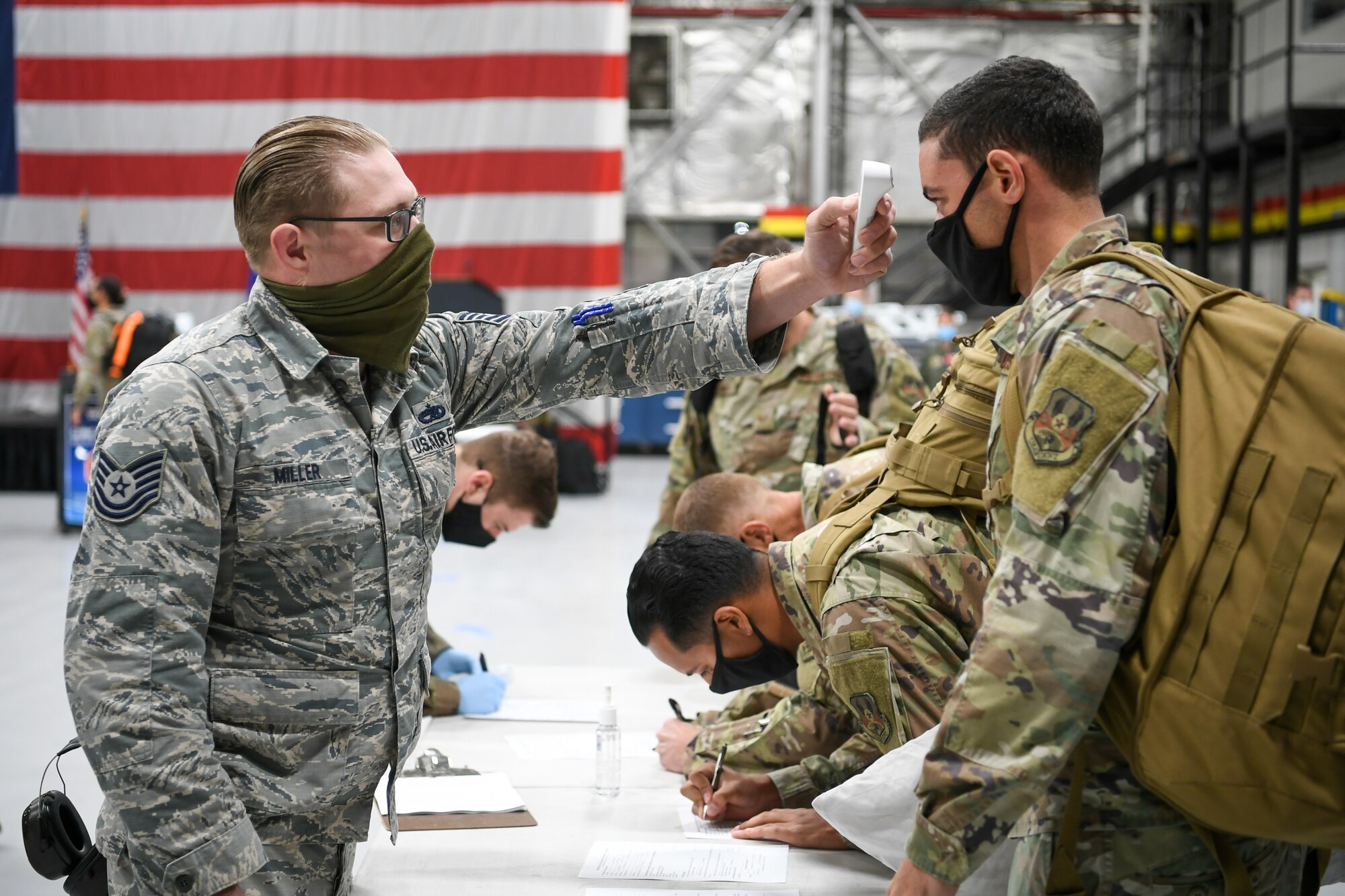 A photo of the 34th Fighter Squadron homecoming from deployment.