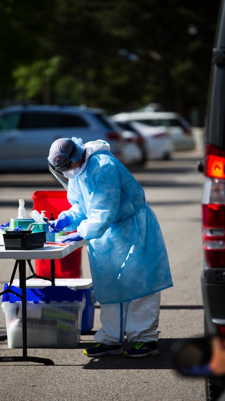 The Utah National Guard’s Mobile Testing Team administered nasopharyngeal swabs, testing Soldiers and Airmen for COVID-19 who had responded to civil unrest in Salt Lake City, June 7, 2020.