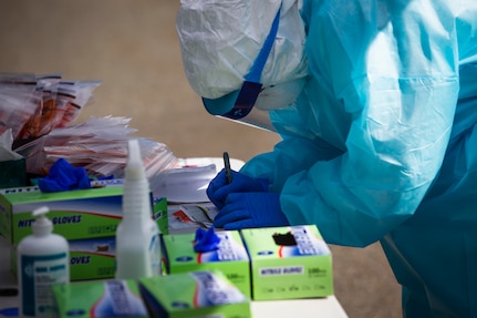 The Utah National Guard’s Mobile Testing Team administered nasopharyngeal swabs, testing Soldiers and Airmen for COVID-19 who had responded to civil unrest in Salt Lake City, June 7, 2020.